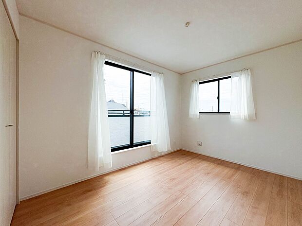 H号棟【洋室6帖】充実した生活は伸びやかな居室空間から始まります。快適に・伸びやかに。心の潤いを求める方々へ。