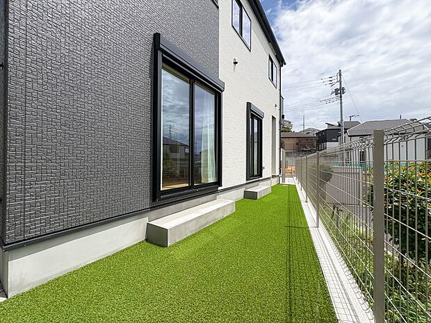 H号棟【庭】プランター等をおいてガーデニングが楽しめます。