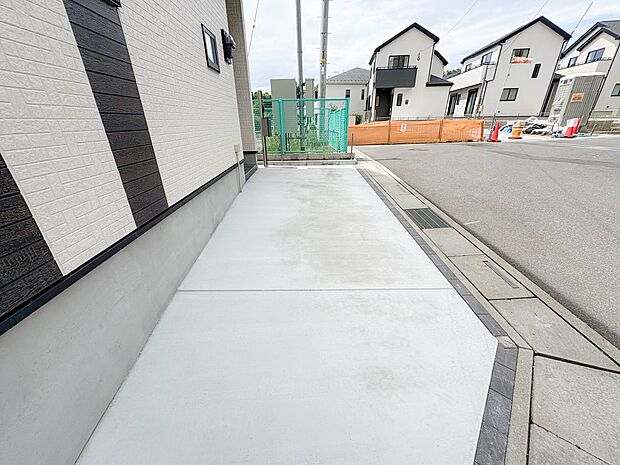 J号棟【駐車場】毎日の生活にマイカーが必須という方は、購入を検討する際、駐車場があることは大事な条件です。