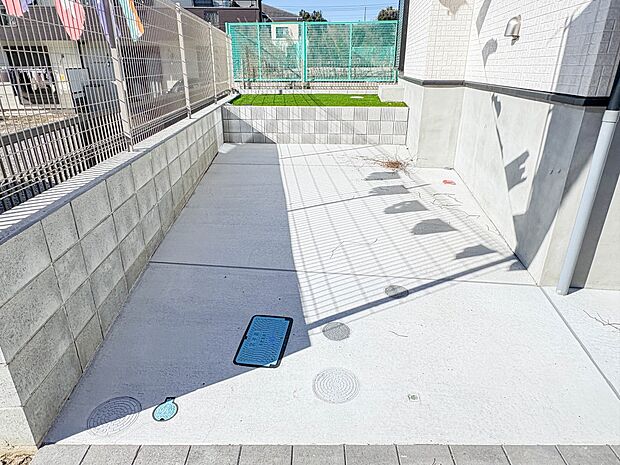 J号棟【駐車場】日々の暮らしにマイカーが必要。そんな方は物件の購入条件に駐車場は必須です。通勤に、家族のお迎えに、お買物に、おでかけに、クルマライフを楽しみたい方に。