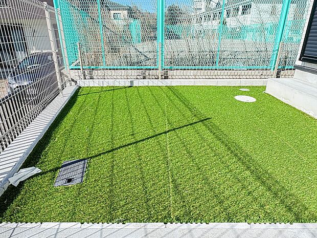 J号棟【庭】プランター等をおいてガーデニングが楽しめます。