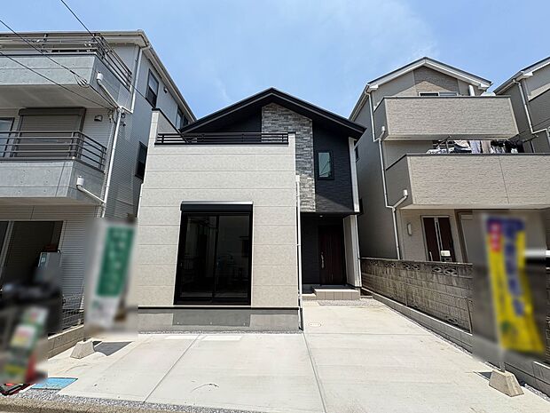 【外観】ここから始まる「日常」はご家族にとってかけがえのない時間となります。少しでも豊かに、快適に。そんな想いから本邸宅は生まれました。