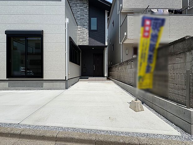 【駐車場】毎日の生活にマイカーが必須という方は、購入を検討する際、駐車場があるか要チェックです。