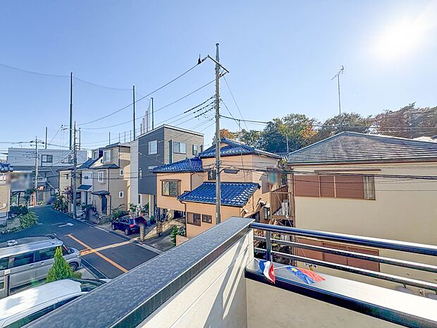 【眺望】 少し優雅に、眺望の良い部屋で新生活をしてみませんか？眺望や窓からの景色が良いと、家で過ごす時間も快適です。