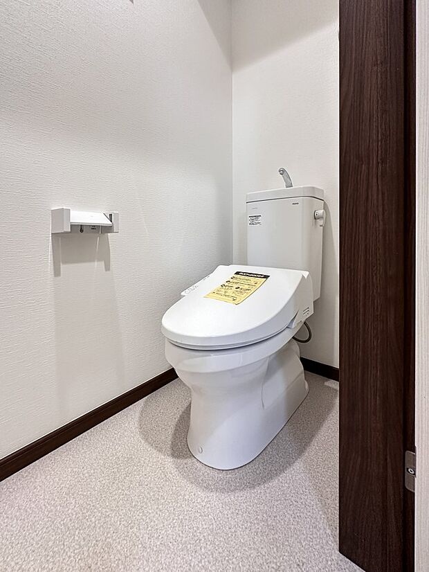 【トイレ】いつも清潔なスペースであってほしいのが毎日使うトイレです。掃除がしやすいのはもちろん、落ち着けるスペースとして機能することも大切です。