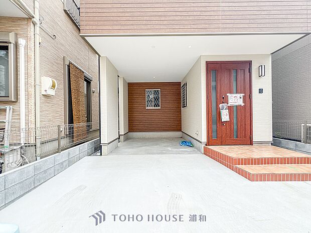 【駐車場】毎日の生活にマイカーが必須という方は、購入を検討する際、駐車場があることは大事な条件です。毎日の通勤や家族の送迎、買い物やお出かけなどクルマのある暮らしを満喫したい方は要チェック!…