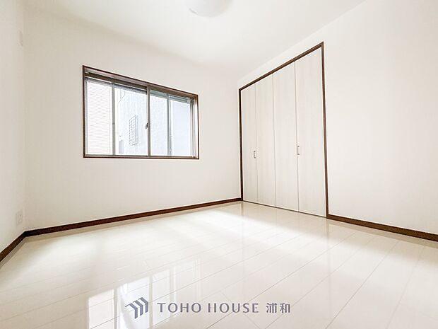 【BR5.5帖】通風・採光に優れ、心地よい光と風が溢れています。 贅沢で豊かな居住性と、プライドを満たすクオリティが見事に調和した住空間。新築ならではの快適なひとときをご体感頂ける筈です。