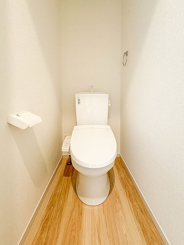 【トイレ】トイレ・ウォシュレット付。快適で衛生的な洗浄機能付温水シャワートイレです。