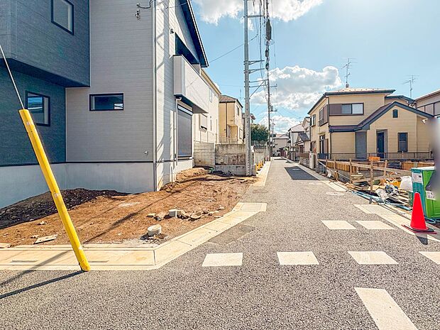 【前面道路4ｍ、5.8ｍ】車の通行が少なく静かな住環境を維持することができます