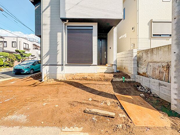 【駐車場】日々の暮らしにマイカーが必要。そんな方は物件の購入条件に駐車場は必須です。通勤に、家族のお迎えに、お買物に、おでかけに、クルマライフを楽しみたい方に。