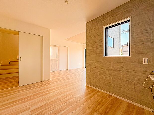 【LDK16.9帖】広々としたリビングダイニング。ゆったりとしたキッチン。