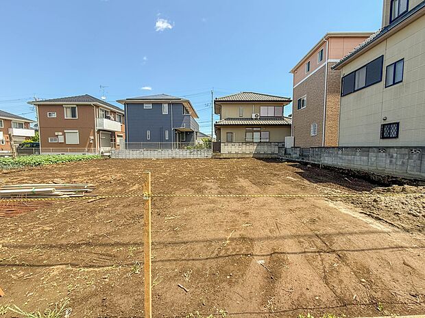 2号棟【外観】こちらの物件が少しでも気になるようでしたら、お気軽にお問合せください。人生でいちばん大きなお買い物ですので、ゆっくりご見学ください。ネット上の画像と実際の見学では、リアル感がま…