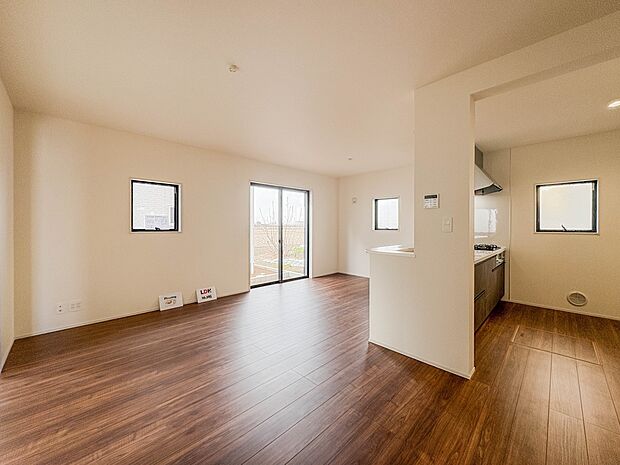 【ダイニング】家族の様子が見えやすいダイニングスペース