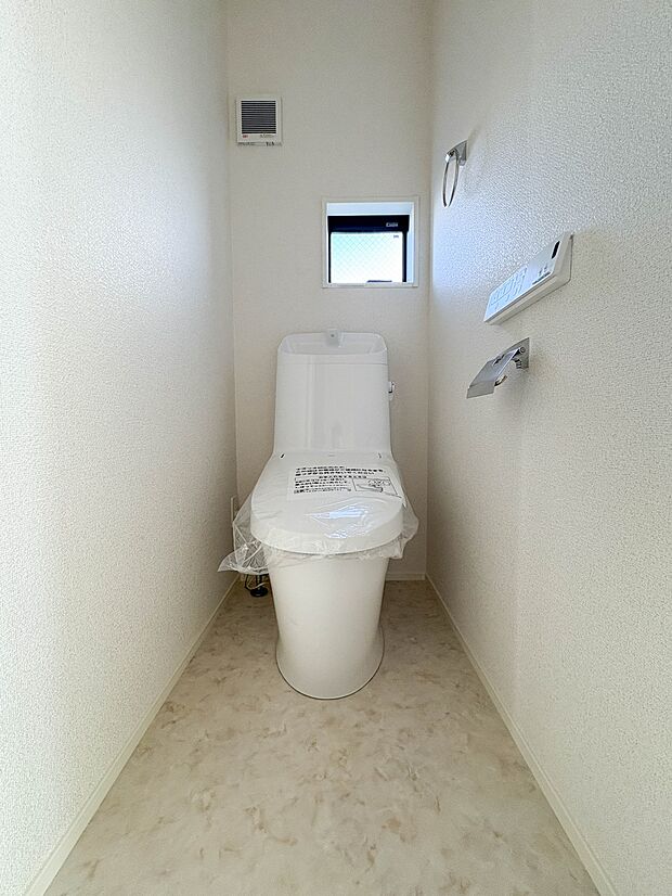 【トイレ】トイレ・ウォシュレット付。快適で衛生的な洗浄機能付温水シャワートイレです。