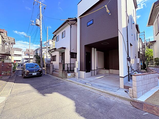 【前面道路】車通りの少ない前面道路