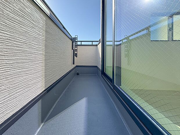 【3階バルコニー】横幅のある3階バルコニー