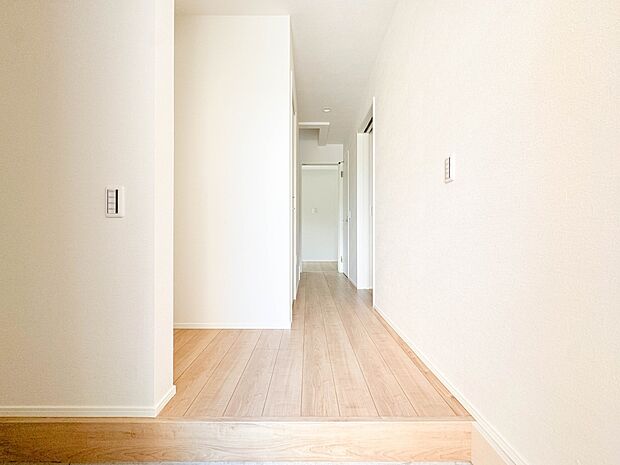 3号棟【玄関】スタイリッシュかつ品のある玄関。晴れの日も、雨の日も、風の日も、ご家族やお客さまを安心して迎えます。