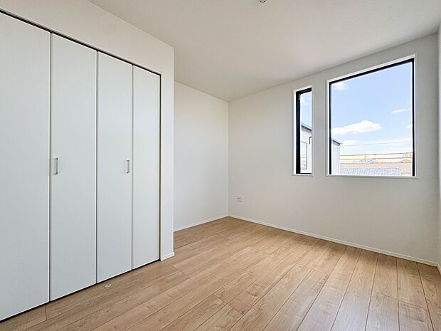 3号棟【寝室5.1帖】シンプルな内装はおしゃれのポイントです。シンプルは華美より飽きがこないからです。色や模様でおしゃれ感をだす。それがシンプルイズビューティーです。