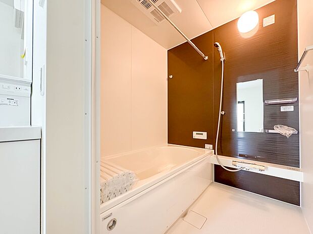 3号棟【浴室】浴室は一日の疲れを癒す場所だから、家族みんながゆったりできる快適設計。追い炊き機能付きオートバス。安定した温度で、いつでも快適に入浴できます。