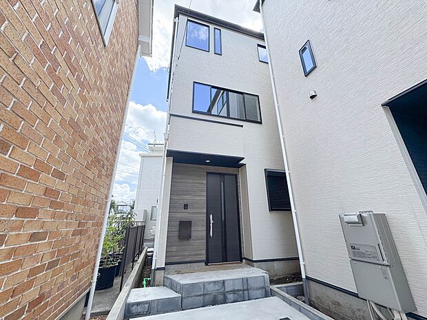 3号棟【外観】家は一生のお買物。自分ならではの家族ならではの、家にしたい。書斎を設ける。子どものプレイングルームを設ける。趣味のオーディオルームを設置する。夢を追うオンリーワンの家です。