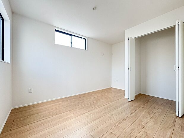 3号棟【寝室5.6帖】こちらの物件に少しでもご興味がありましたら、お気軽にお電話下さい。ネット上で「見えない物」「わからない事」でも、実際にご見学いただくことで、手に取るようにおわかりいただ…