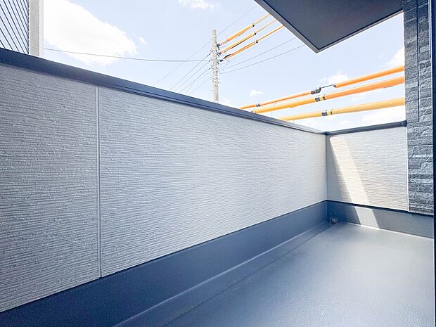 1号棟【バルコニー】  バルコニーから差し込む陽光・通風は、住環境・快適性と共に有り続ける貴重な「財産」です。