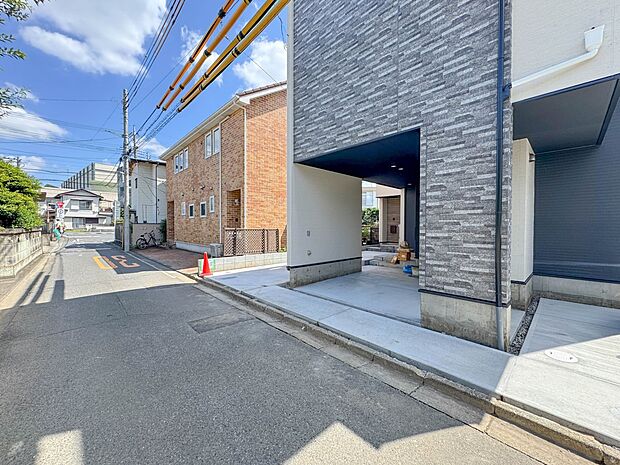 1号棟【庭】プランターを置いてガーデニングも楽しめます。