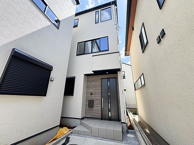 2号棟【外観】こちらの物件に少しでもご興味がありましたら、お気軽にお電話下さい。ネット上で「見えない物」「わからない事」でも、実際にご見学いただくことで、手に取るようにおわかりいただけるはず…