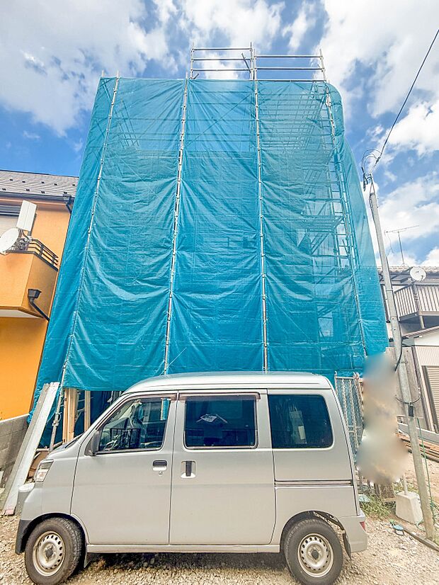 1号棟【外観】家族の温かさと陽光の暖かさ、楽しい毎日と明るい未来を予感させる「空間が織り成すひとつ先の住み心地」を演出します。