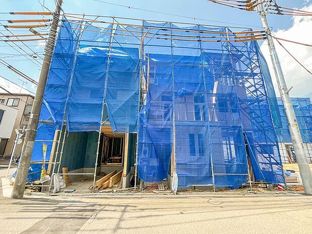 【外観】家族の温かさと陽光の暖かさ、楽しい毎日と明るい未来を予感させる「空間が織り成すひとつ先の住み心地」を演出します。