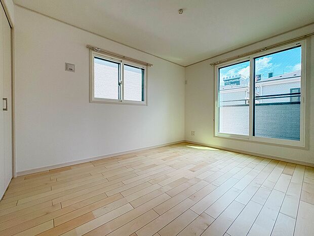 【洋室6帖】昨今のトレンドになりつつあるのが、広過ぎず、快適すぎない子ども部屋。勉強と寝るだけの部屋にすることで閉じこもりがなくなり、リビングで過ごす時間が増えると言われています。