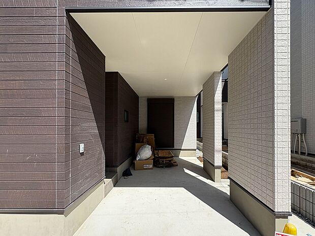 【駐車場】日々の暮らしにマイカーが必要。そんな方は物件の購入条件に駐車場は必須です。通勤に、家族のお迎えに、お買物に、おでかけに、クルマライフを楽しみたい方に。