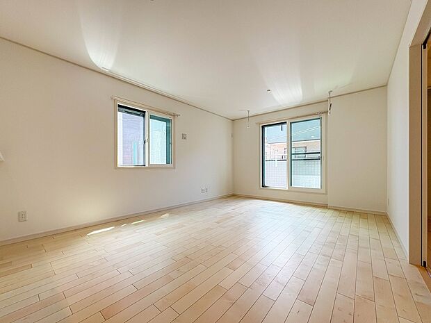 【LDK16帖】広々としたリビングダイニング。ゆったりとしたキッチン。