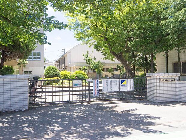 小学校 950m 南小学校(蕨市立南小学校(ＪＲ京浜東北線の蕨駅から約15分の住宅地に南小学校はあります。全国でも珍しい校内エレベーターを設置。目指す児童像のキャッチフレーズは、学びで花咲く…