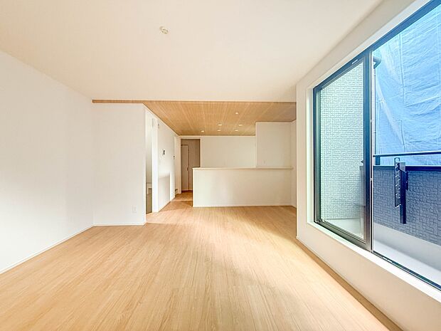 2号棟【LDK17.12帖】うららかな陽射しがどのお部屋にも降り注ぎますように、快適さを追求した間取設計。得難い立地環境での生活を恵みの豊かな永住の地へと変えてくれます。