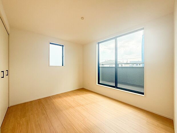 2号棟【洋室5.25帖】昨今のトレンドになりつつあるのが、広過ぎず、快適すぎない子ども部屋。勉強と寝るだけの部屋にすることで閉じこもりがなくなり、リビングで過ごす時間が増えると言われています…