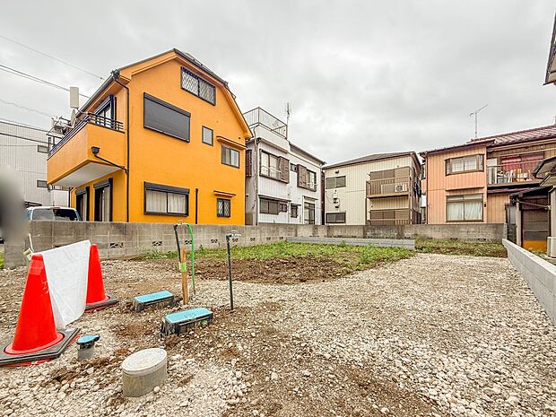 2号棟【外観】ここから始まる「日常」はご家族にとってかけがえのない時間となります。少しでも豊かに、快適に。そんな想いから本邸宅は生まれました。　