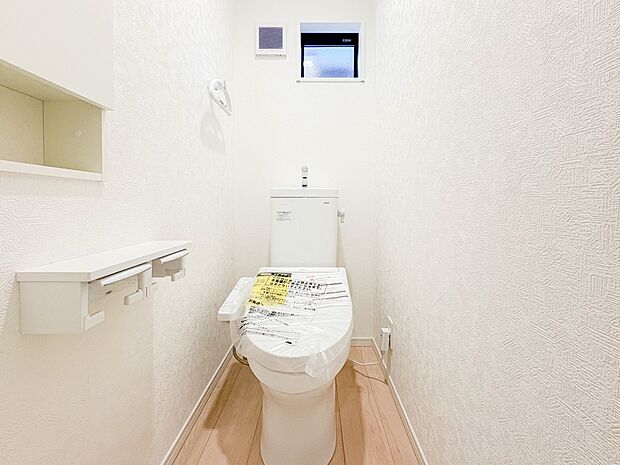 【トイレ】いつも清潔なスペースであってほしいのが毎日使うトイレです。掃除がしやすいのはもちろん、落ち着けるスペースとして機能することも大切です。