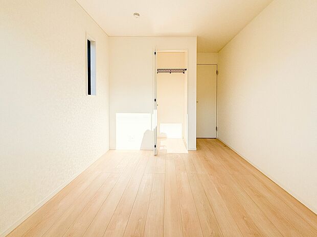 【収納】各部屋を最大限に広く使って頂ける様、全居住スペースに収納付。プライベートルームはゆったりと快適に。