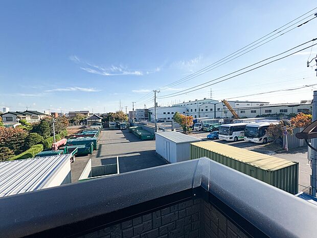 【眺望】 少し優雅に、眺望の良い部屋で新生活をしてみませんか?眺望や窓からの景色が良いと、家で過ごす時間も快適です。