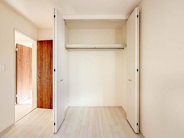 【収納】各部屋を最大限に広く使って頂ける様、全居住スペースに収納付。プライベートルームはゆったりと快適に。
