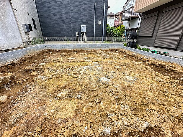 【外観】家は一生のお買物。自分ならではの家族ならではの、家にしたい。書斎を設ける。子どものプレイングルームを設ける。趣味のオーディオルームを設置する。夢を追うオンリーワンの家です。