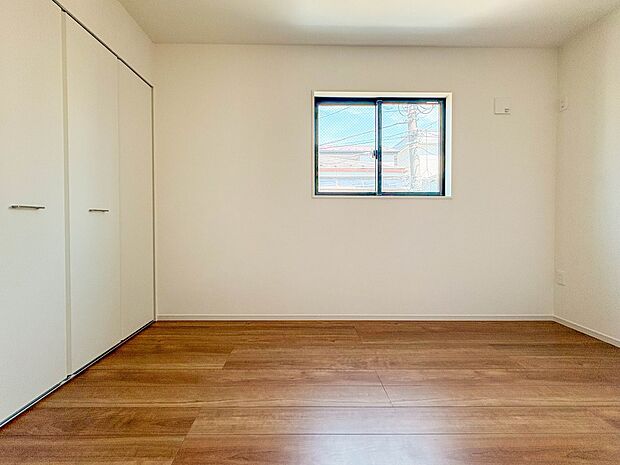 【子供部屋5.0帖】昨今のトレンドになりつつあるのが、広過ぎず、快適すぎない子ども部屋。勉強と寝るだけの部屋にすることで閉じこもりがなくなり、リビングで過ごす時間が増えると言われています。