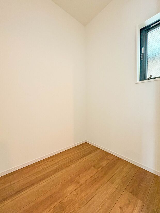 【リネン庫】収納スペースも十分な大きさがございます。