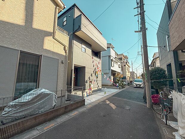 【外観】家族の温かさと陽光の暖かさ、楽しい毎日と明るい未来を予感させる「空間が織り成すひとつ先の住み心地」を演出します。