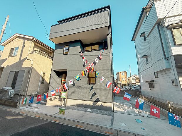 【外観】家は一生のお買物。自分ならではの家族ならではの、家にしたい。書斎を設ける。子どものプレイングルームを設ける。趣味のオーディオルームを設置する。夢を追うオンリーワンの家です。