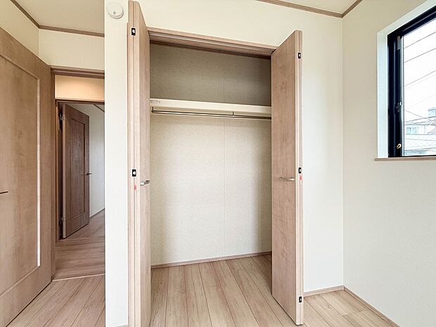 D号棟【収納】各部屋を最大限に広く使って頂ける様、全居住スペースに収納付。プライベートルームはゆったりと快適に。