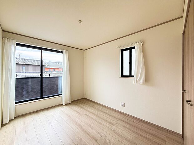 D棟【洋室6帖】充実した生活は伸びやかな居室空間から始まります。快適に・伸びやかに。心の潤いを求める方々へ。