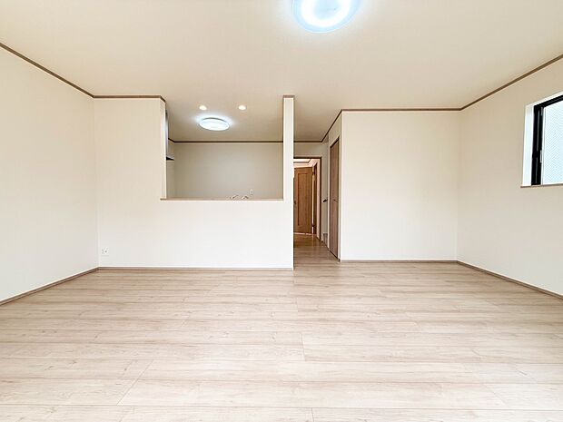 D号棟【LDK17.5帖】室内には豊かな陽光が注ぎ込み、爽やかな住空間を演出。