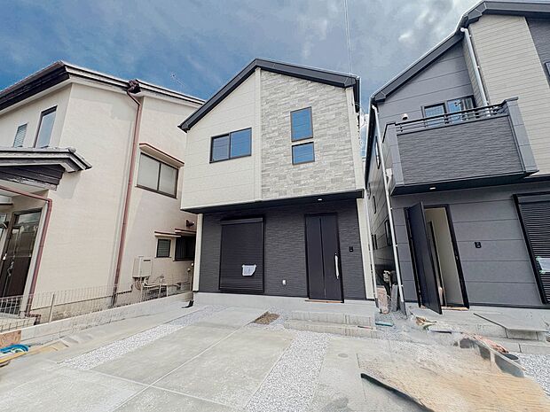 【玄関】こちらの物件が少しでも気になるようでしたら、お気軽にお問合せください。人生でいちばん大きなお買い物ですので、ゆっくりご見学ください。ネット上の画像と実際の見学では、リアル感がまるで違…